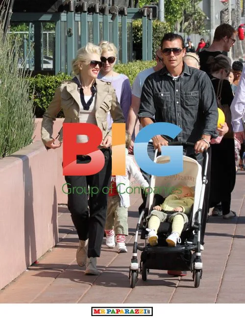 Gwen Stefani and family shopping in Santa Monica