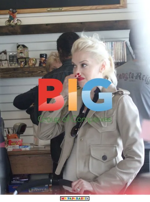Gwen Stefani and family shopping