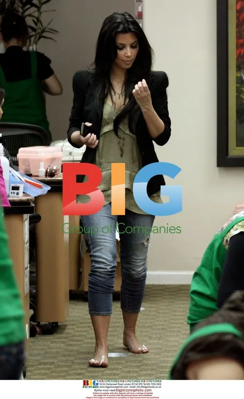 Kim Kardashian Gets Her Nails Done