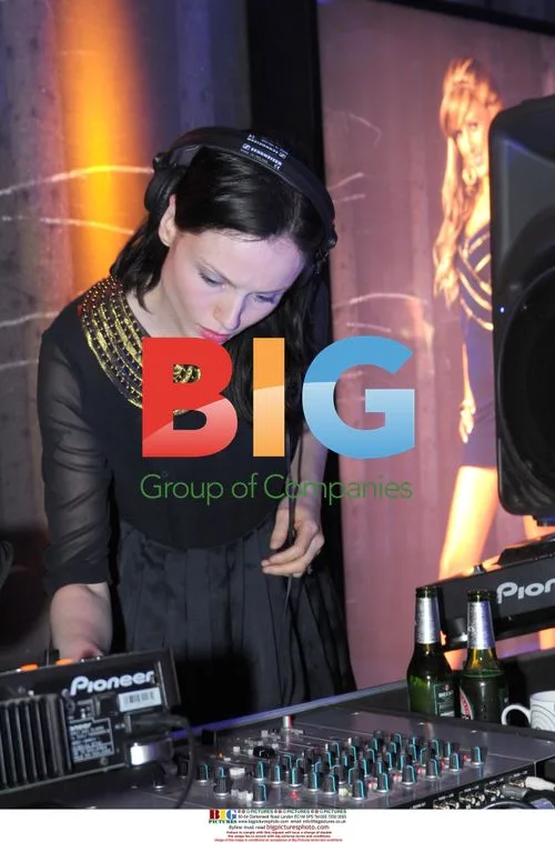 Sophie Ellis-Bextor Enjoys Tea During DJ Set