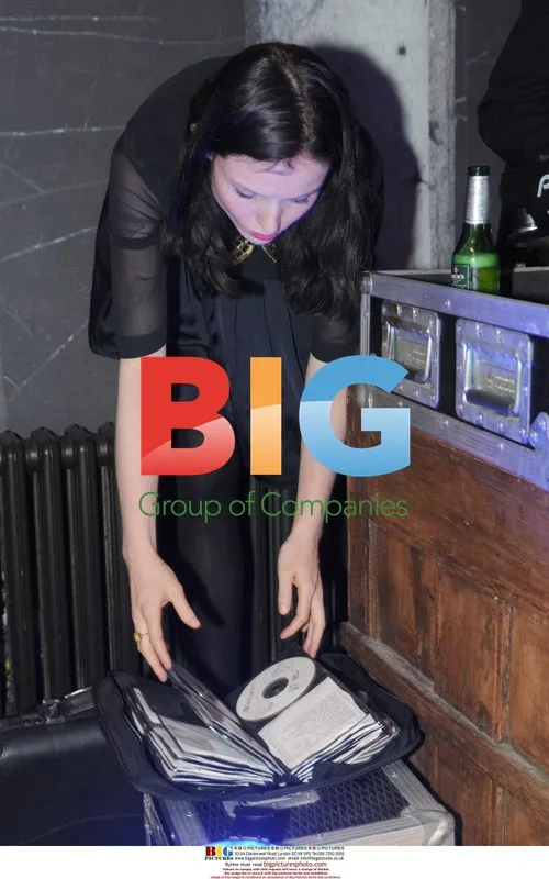 Sophie Ellis-Bextor Enjoys Tea During DJ Set
