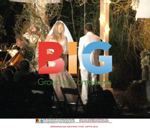 Mariah Carey Renews Vows