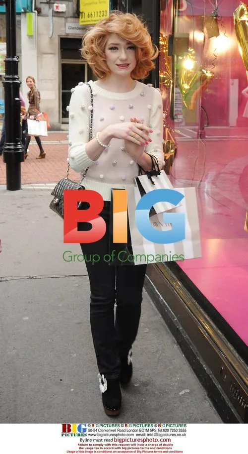 Nicola Roberts leaves Dublin hotel