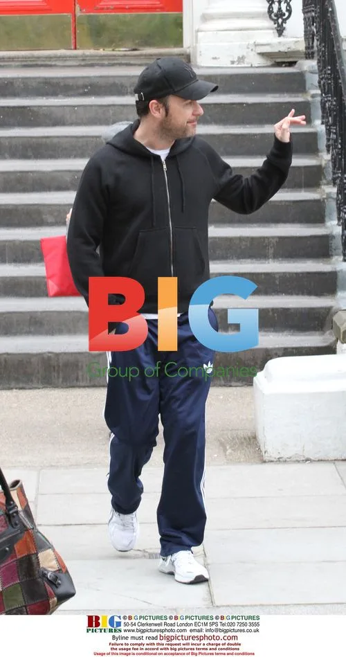Claudia Schiffer and Matthew Vaughn on school run