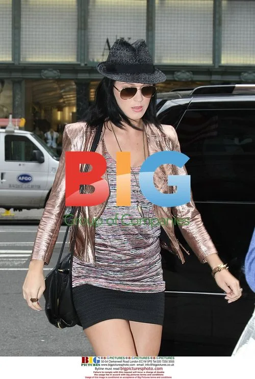 Katy Perry Shopping in NYC