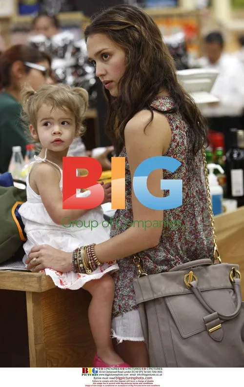 Jessica Alba & Daughter Shopping