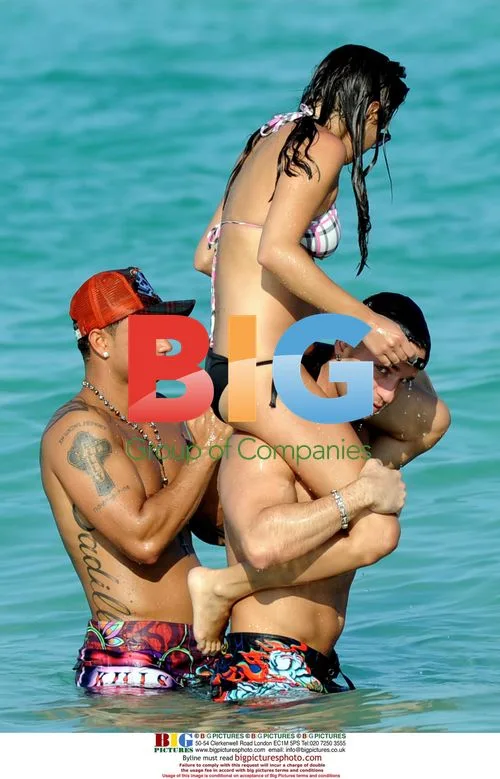 Jersey Shore Stars Relax on Miami Beach