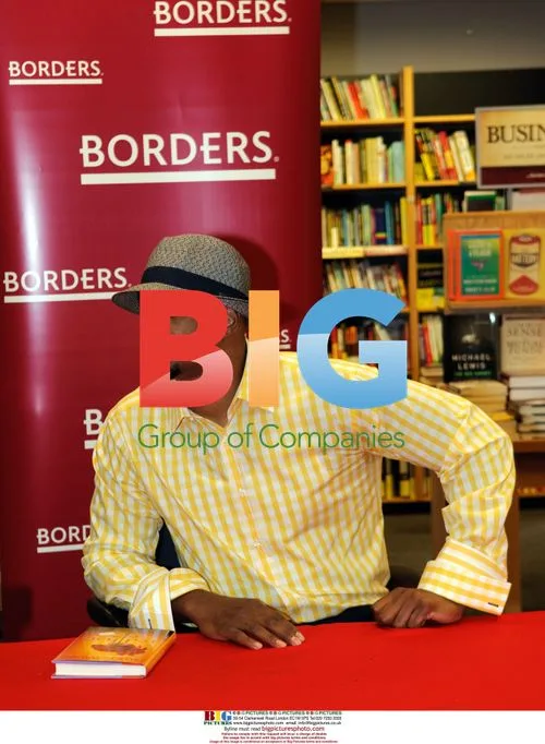 Damon Wayans Promotes Book at Borders