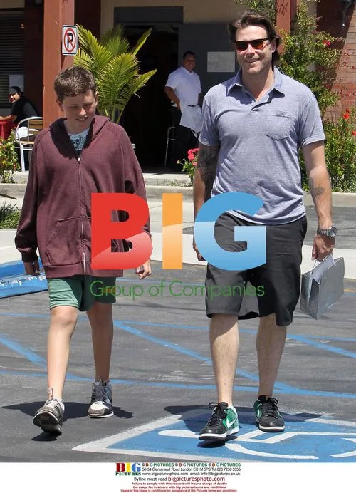 Dean McDermott and Son Run Errands