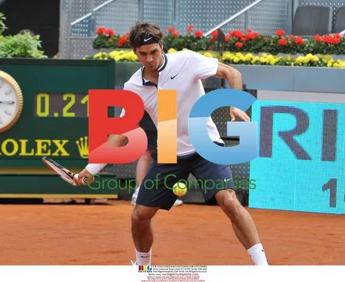 Roger Federer defeats Benjamin Becker in Madrid