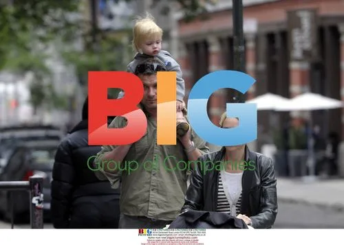 Naomi Watts & Liev Schreiber with kids in NYC