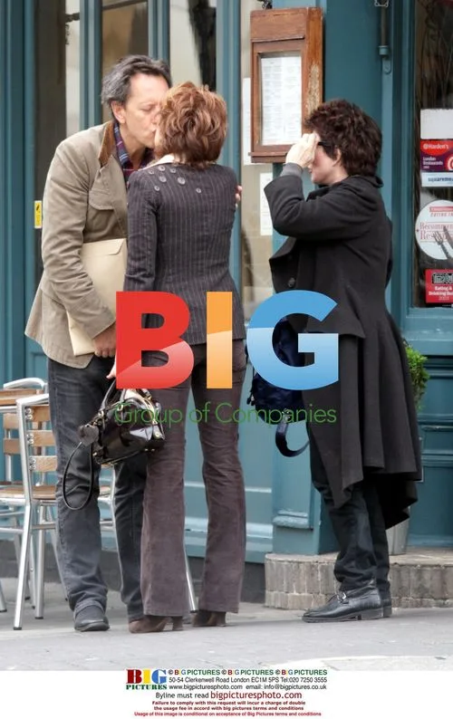 Ruby Wax and friend have lunch with Richard E Grant