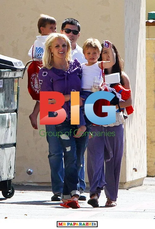 Britney Spears takes sons to karate class