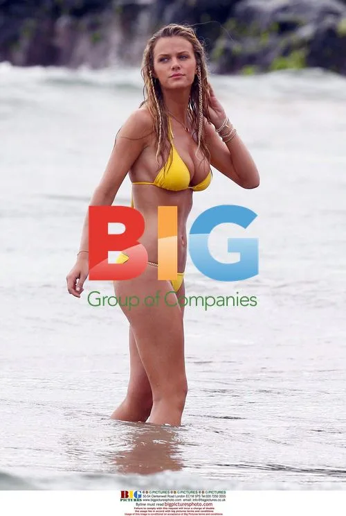 Brooklyn Decker Filming 'Just Go with It' in Maui