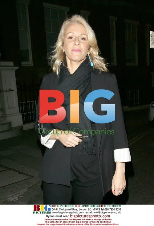Bananarama Leaves Punchbawl Pub in London