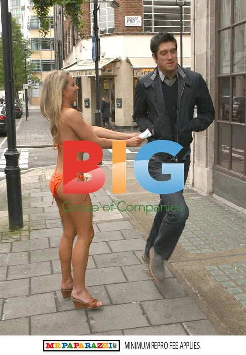 Vernon Kay Runs Late for Radio One