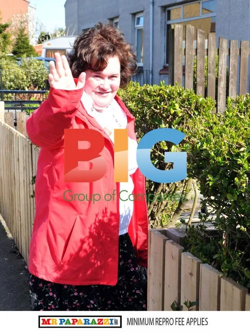 Susan Boyle Gets Personal Lift to Shopping Centre