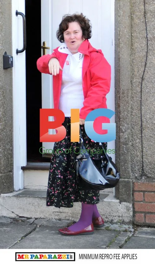 Susan Boyle Shopping with Security Guard