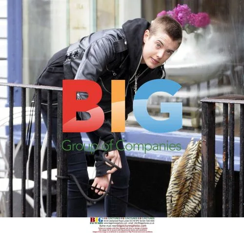 Agyness Deyn shopping with dog in NYC