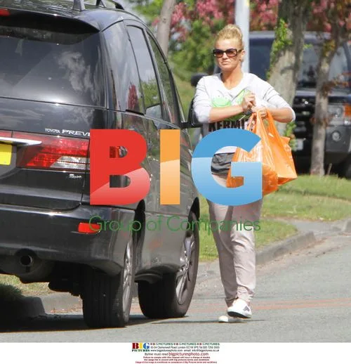 Kerry Katona's Pub Lunch Outing