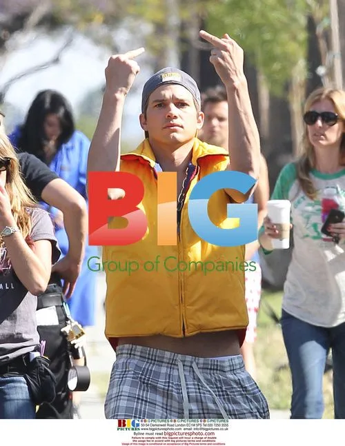 Ashton Kutcher on 'Friends with Benefits' set