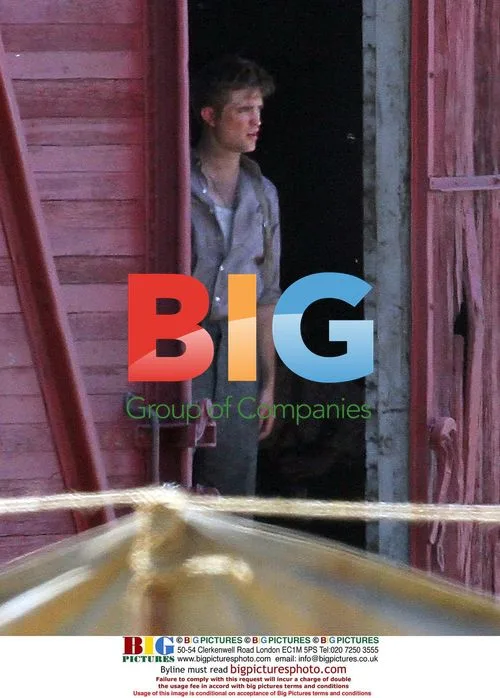 Robert Pattinson on set of "Water For Elephants"