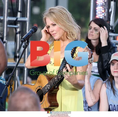 Jewel Performs on CBS Early Show