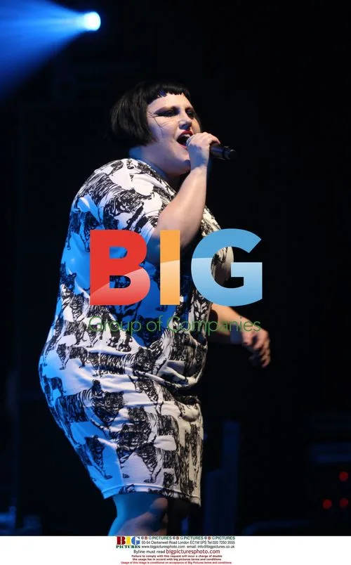 The Gossip Perform at Paris Zenith