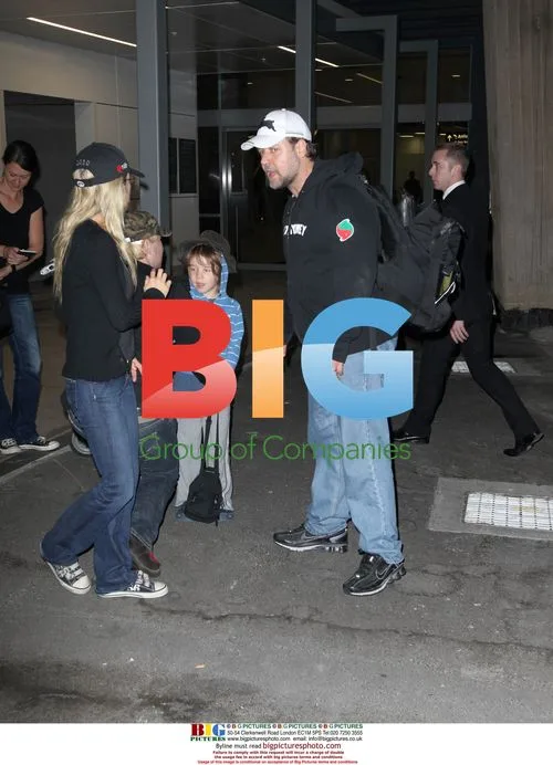 Russel Crowe and family arrive in Sydney