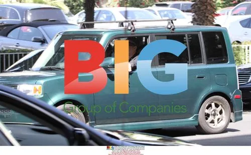 Tom Hanks shops with kids in green Scion eBox