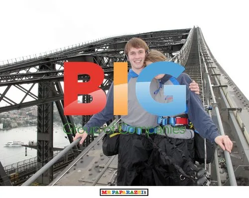 Jessica Watson and Boyfriend Climb Sydney Bridge