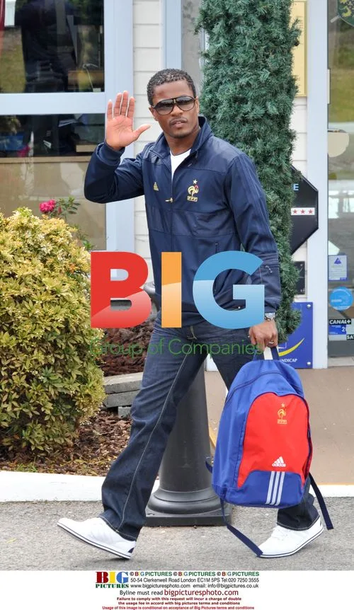 French football team departs for World Cup 2010