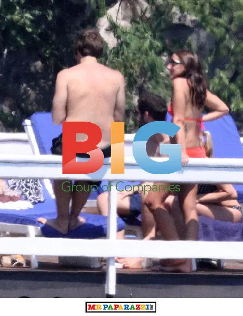 Liam Gallagher and friends chill in Italy