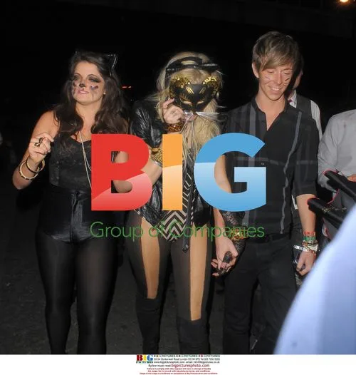 Pixie Lott Celebrates Tour With Rihanna