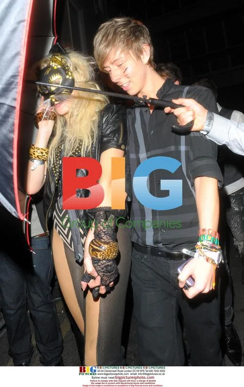 Pixie Lott Celebrates End of Rihanna Tour