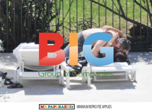 Gerard Butler and Laurie Cholewa PDA in France