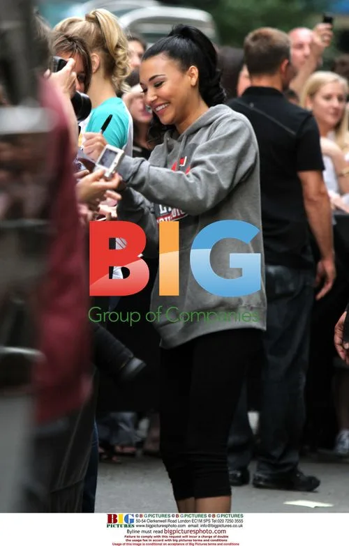 Naya Rivera meets fans at Glee concert