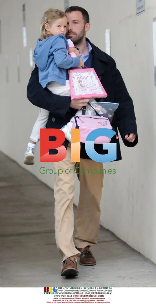 Ben Affleck Takes Daughter to School