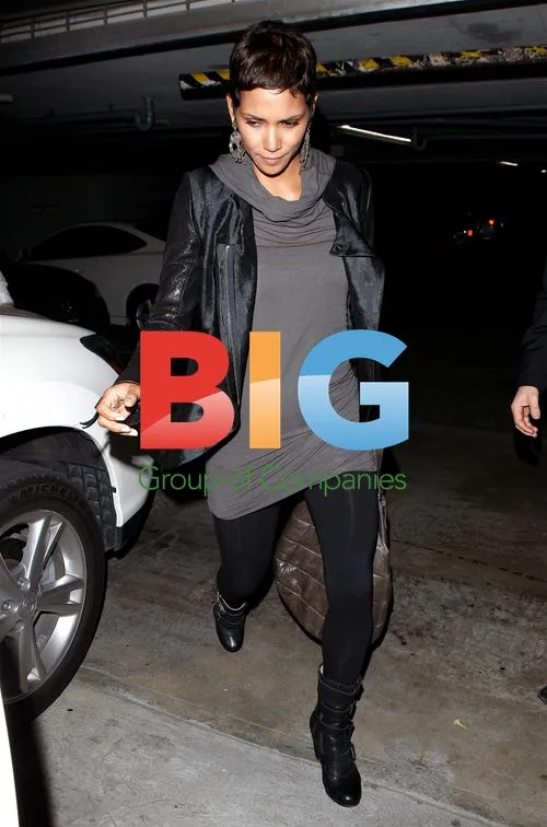 Halle Berry and Oliver Martinez at Xandros Restaurant