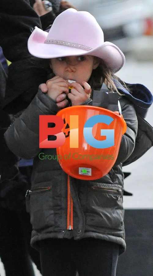 Hugh Jackman goes trick-or-treating with his kids
