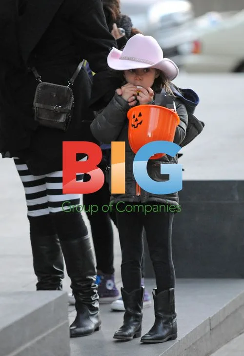 Hugh Jackman Trick-or-Treating with Kids
