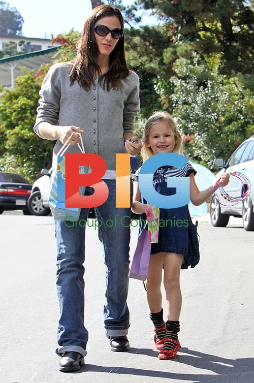 Jennifer Garner and Violet Leaving Kids Party