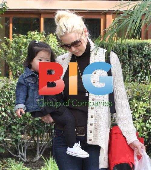 Katherine Heigl and Daughter Pick Up Takeout