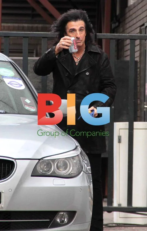 Alice Cooper Leaving Studio