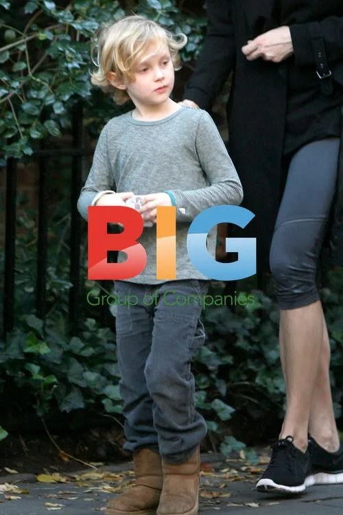 Liv Tyler picks up son Milo from school