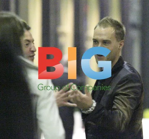 Calum Best leaves restaurant after dinner
