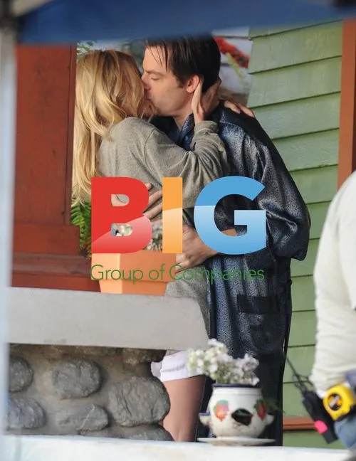 Kate Bosworth and Justin Kirk Kiss On Set