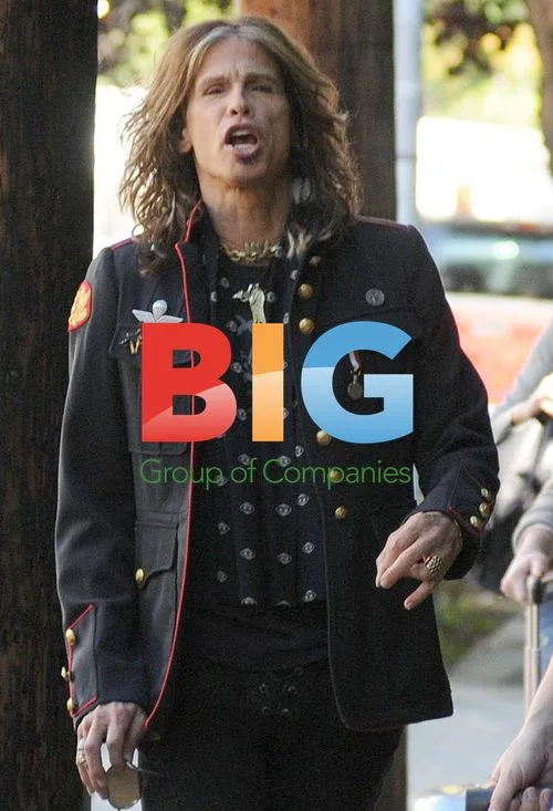 Steven Tyler Boards Limo in LA