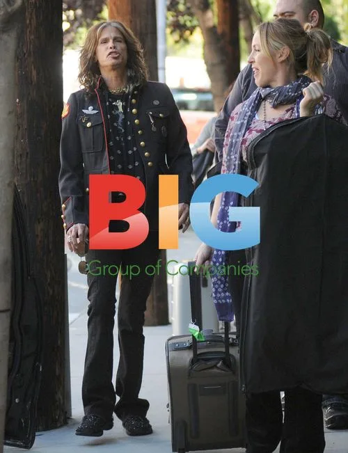 Steven Tyler Boards Limo in LA