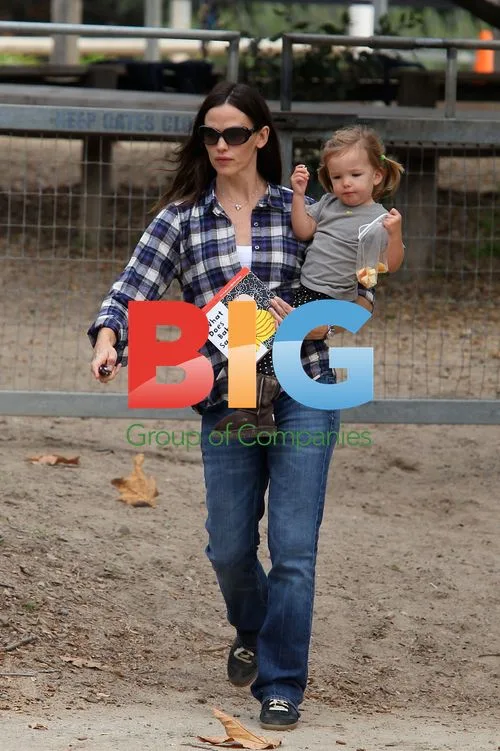 Jennifer Garner and daughter on pony ride